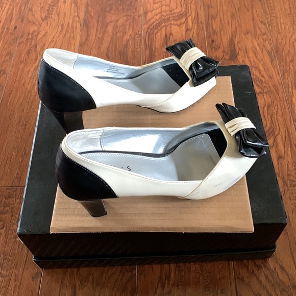 Spectator Open-Toe Pumps, Ivory & Black, 3 1/2 inch Heels, size 10 - Picture 2 of 5